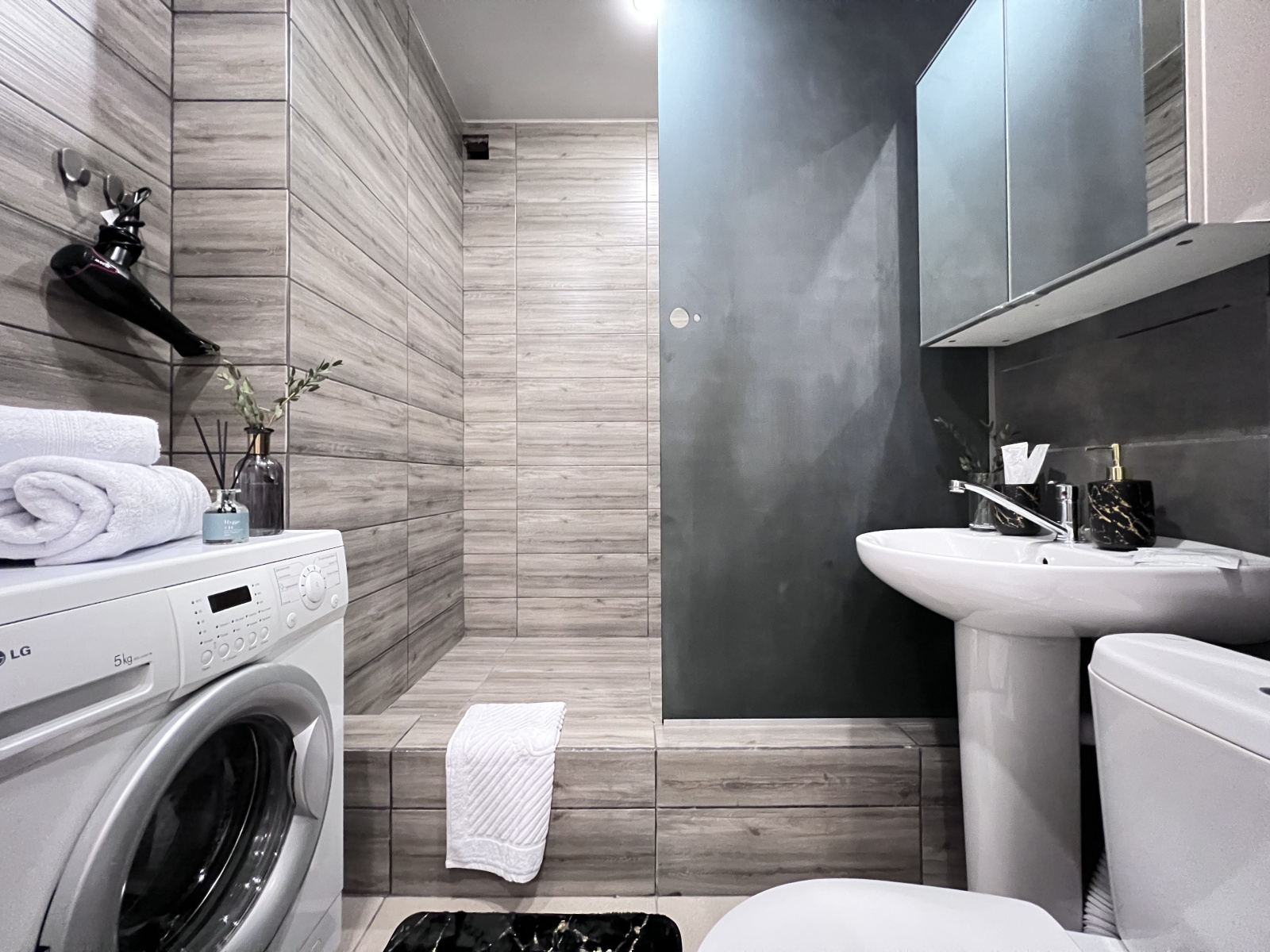 Студия с изюминкой на берегу реки