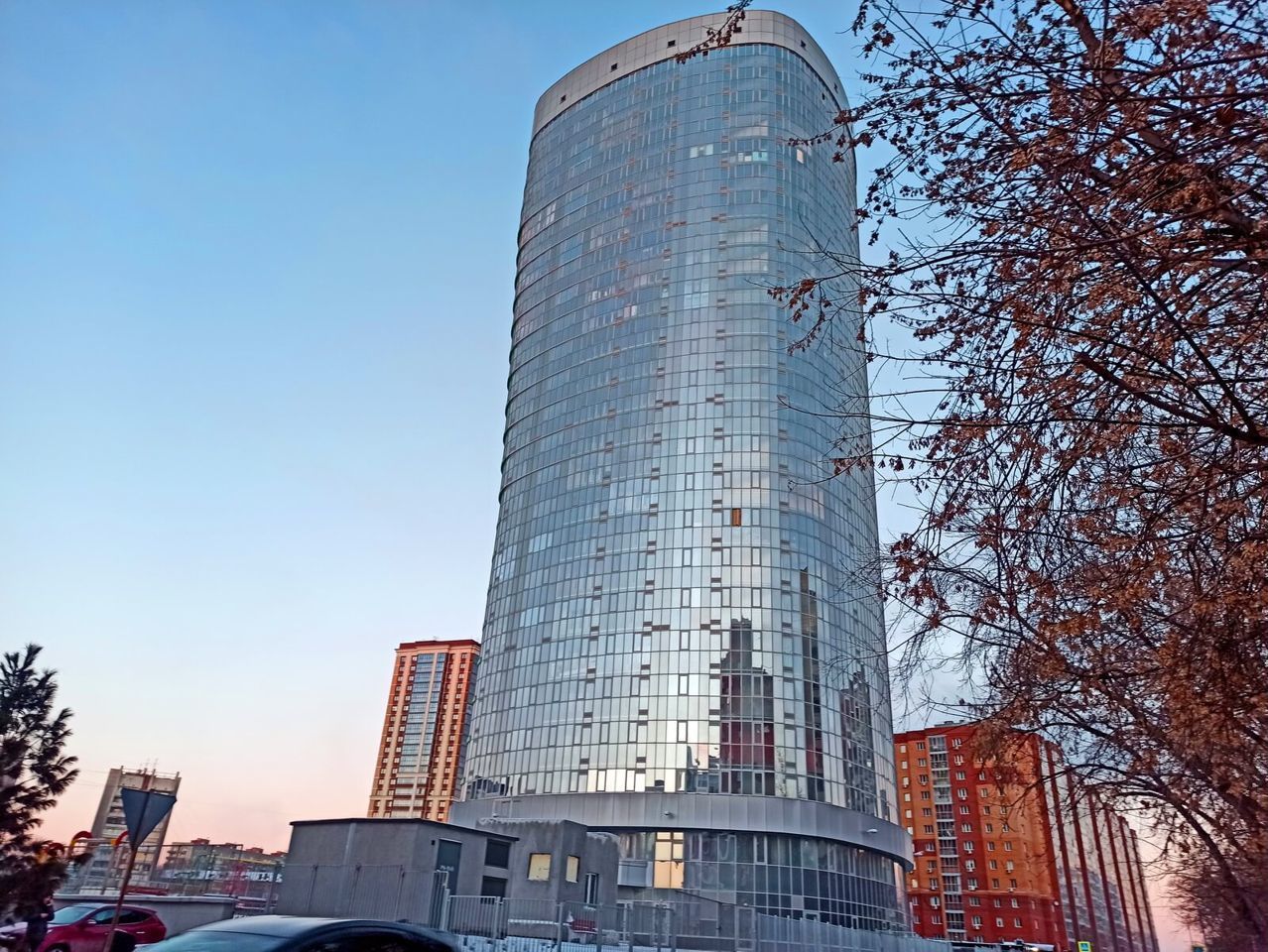  СTУДИЯ c пaнopамным oстеклением